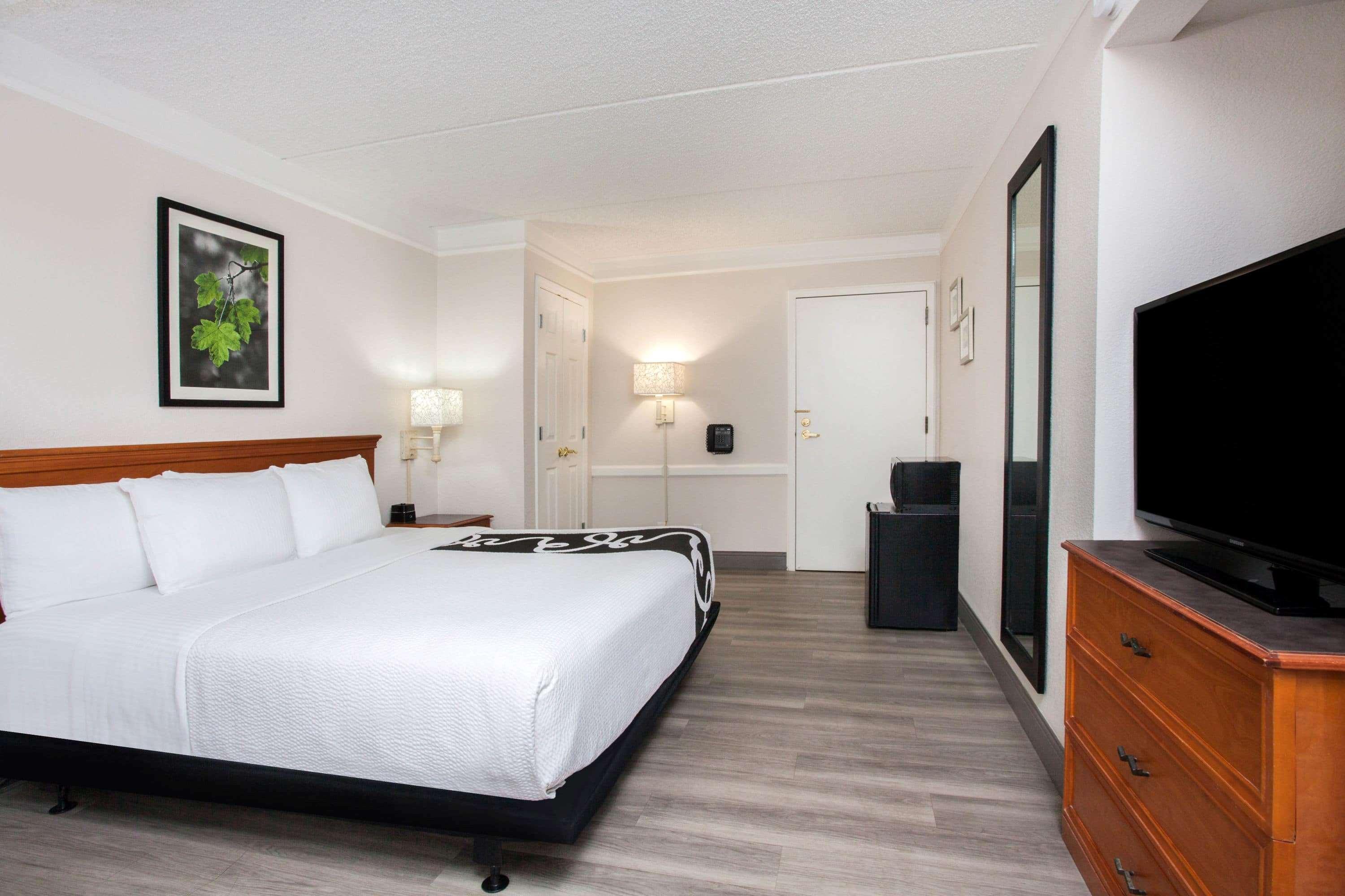 Baymont By Wyndham Fort Myers Central Exterior photo