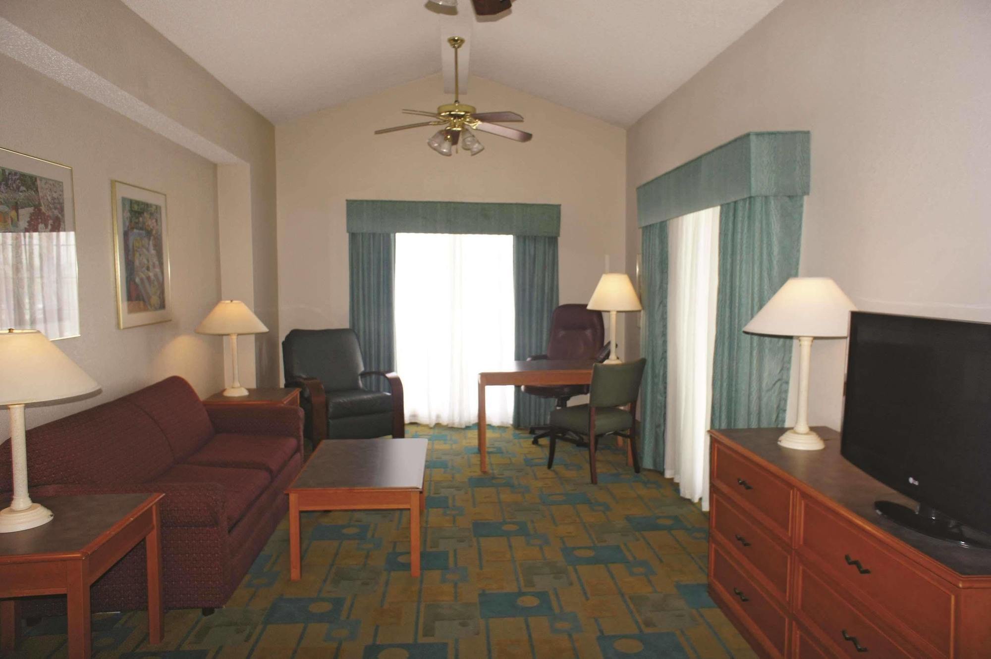 Baymont By Wyndham Fort Myers Central Exterior photo